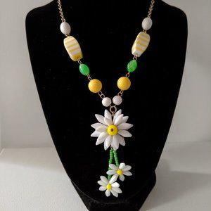 Daisy Delight Vintage Necklace